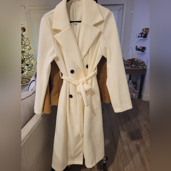 Jackets & Blazers - Elegant Cream Double-Breasted Women's Coat